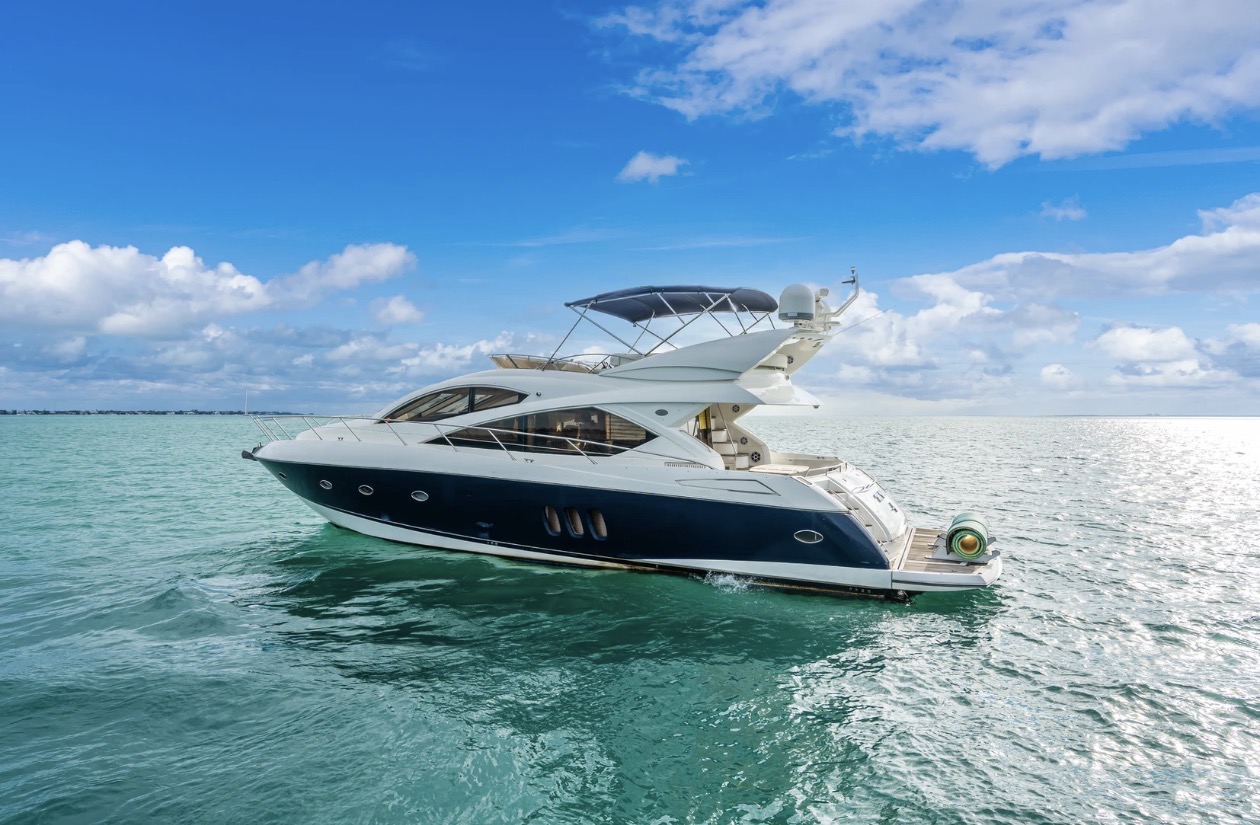 M Waves 70 luxury yacht for charter in Miami